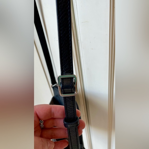 Margot New York distressed leather crossbody in grey. Quality leather bag! - Picture 6 of 8